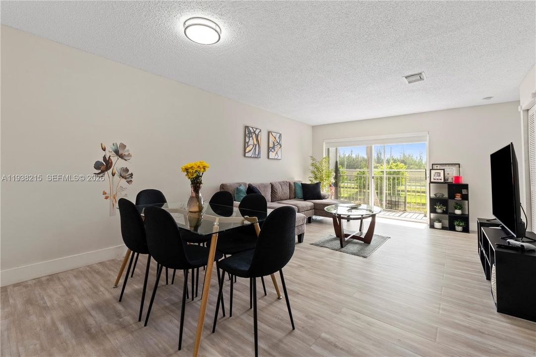 待售: $418,000 (3 贝兹, 2 浴室, 1120 平方英尺)