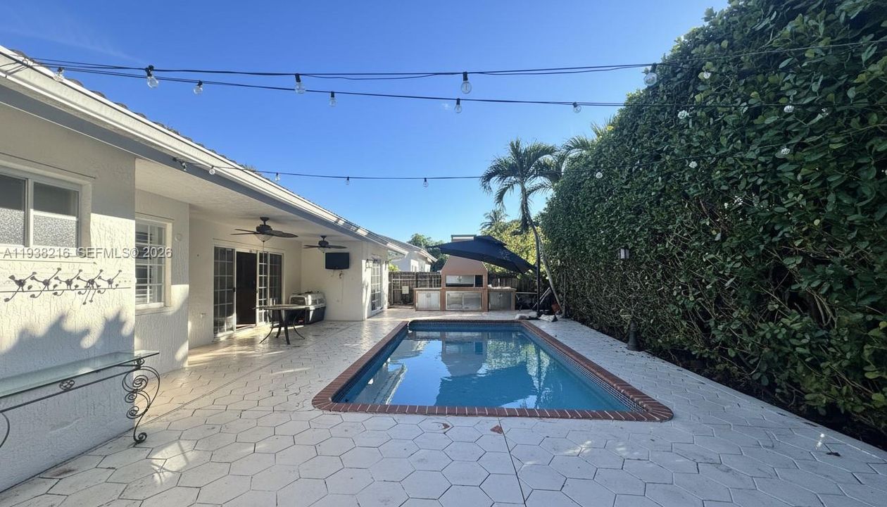 В аренду: $3,800 (3 спален, 2 ванн, 2057 Квадратных фут)