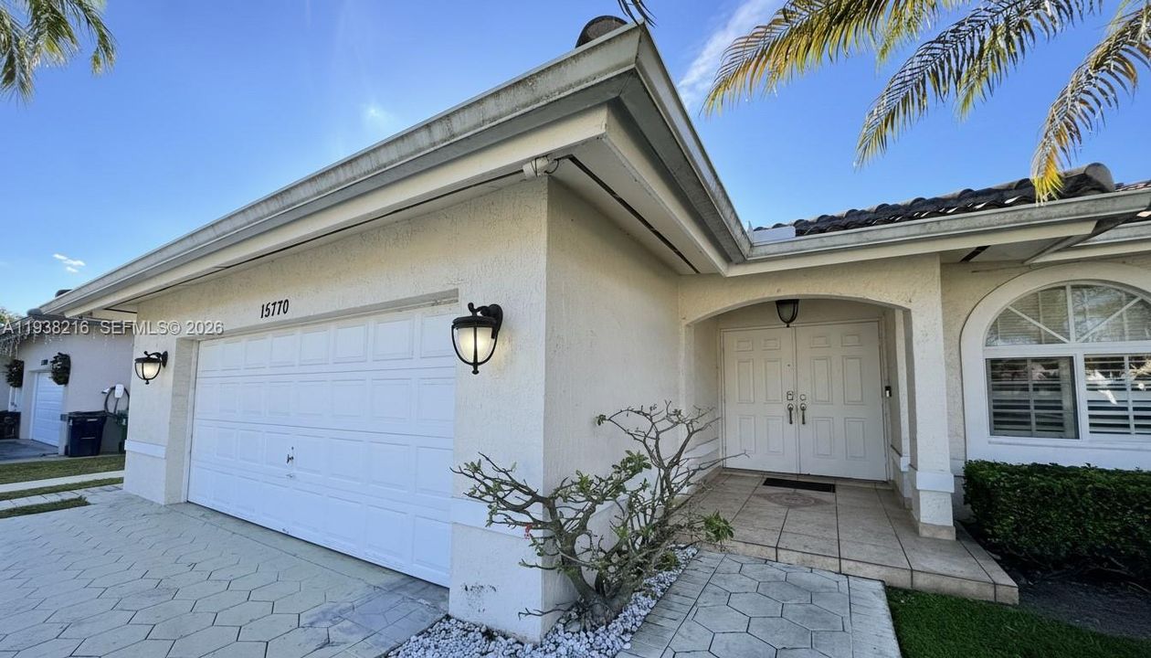 В аренду: $3,800 (3 спален, 2 ванн, 2057 Квадратных фут)