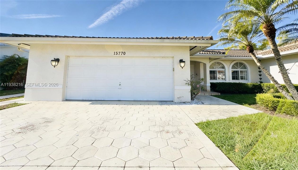 В аренду: $3,800 (3 спален, 2 ванн, 2057 Квадратных фут)