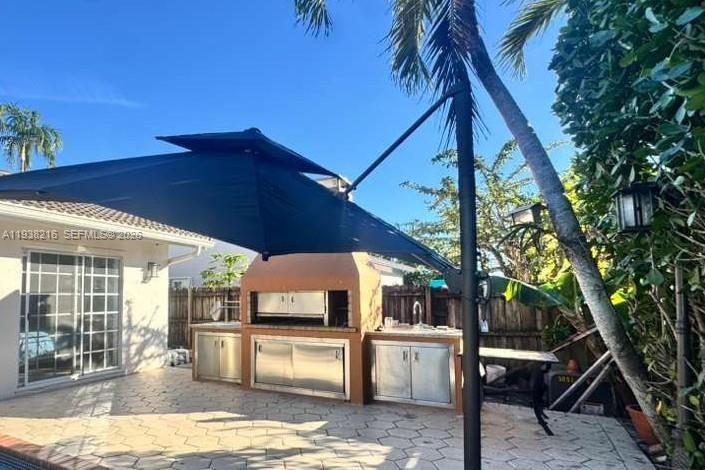 В аренду: $3,800 (3 спален, 2 ванн, 2057 Квадратных фут)