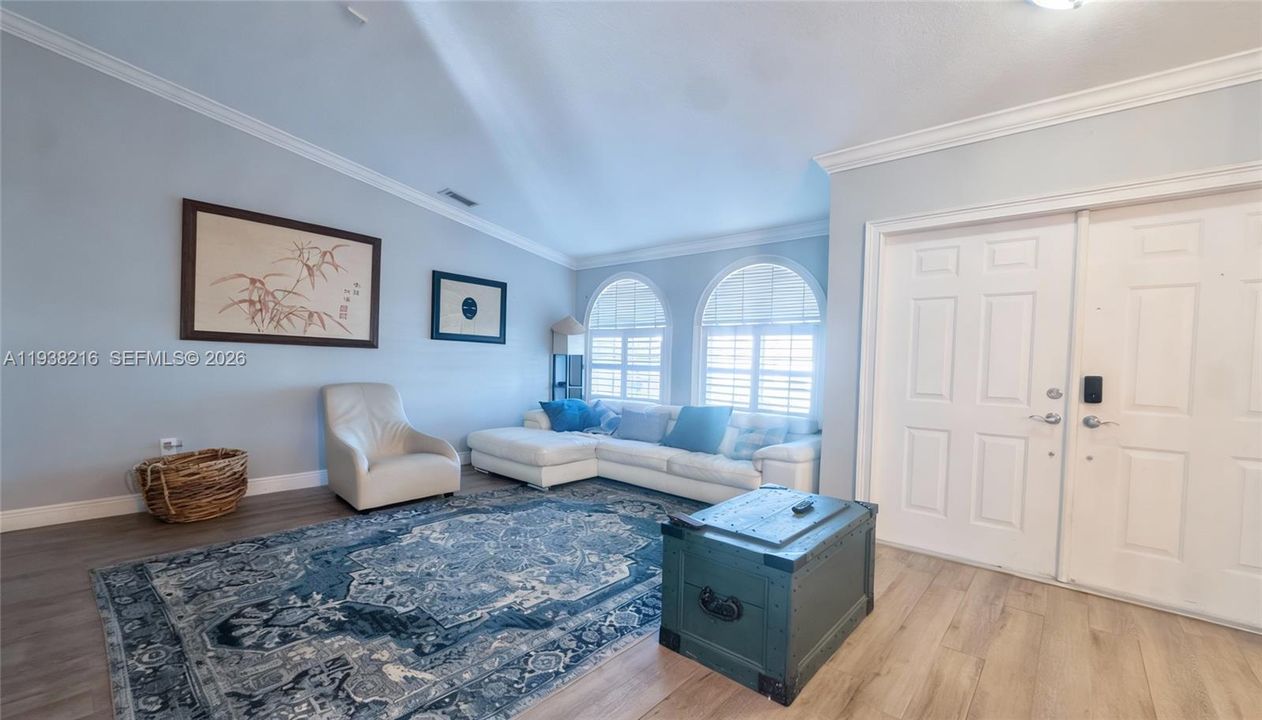 В аренду: $3,800 (3 спален, 2 ванн, 2057 Квадратных фут)