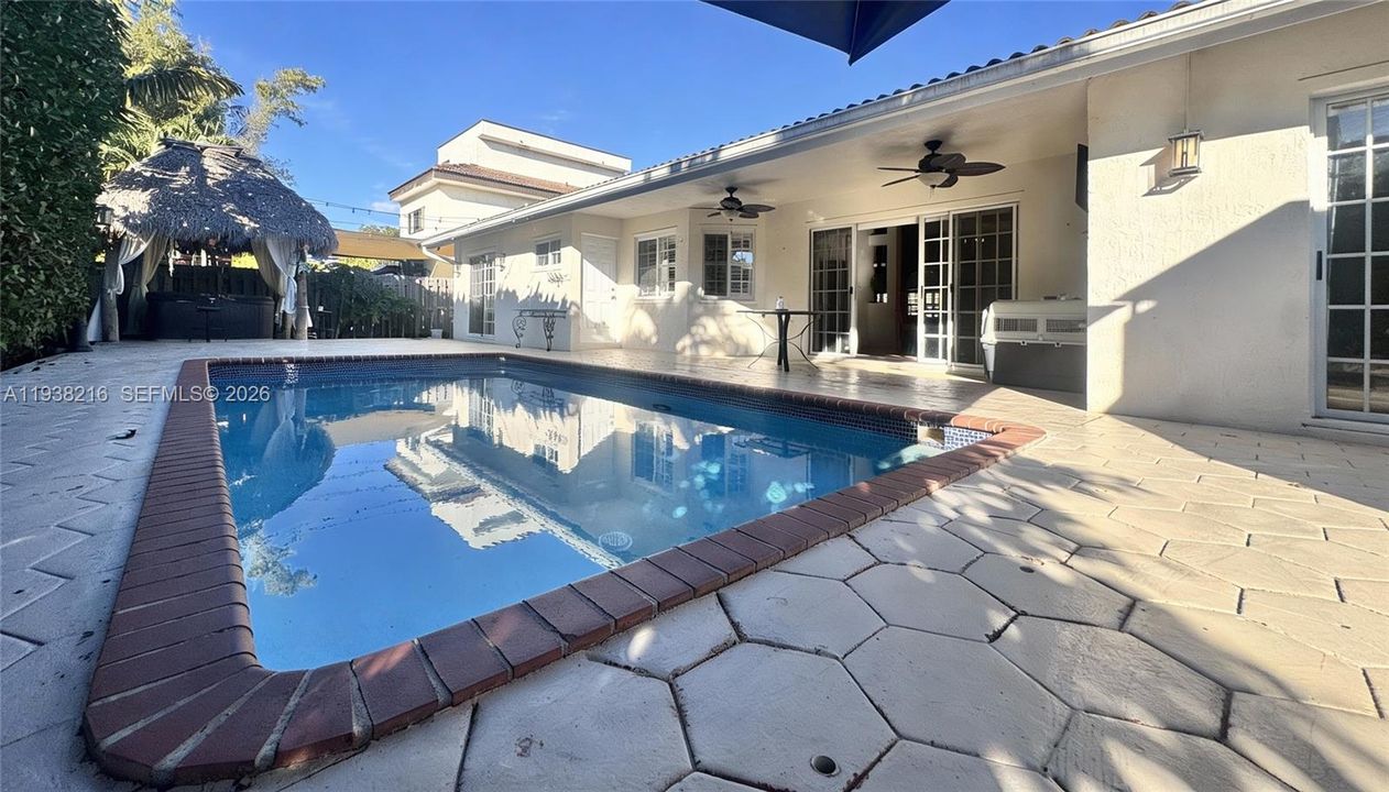 В аренду: $3,800 (3 спален, 2 ванн, 2057 Квадратных фут)