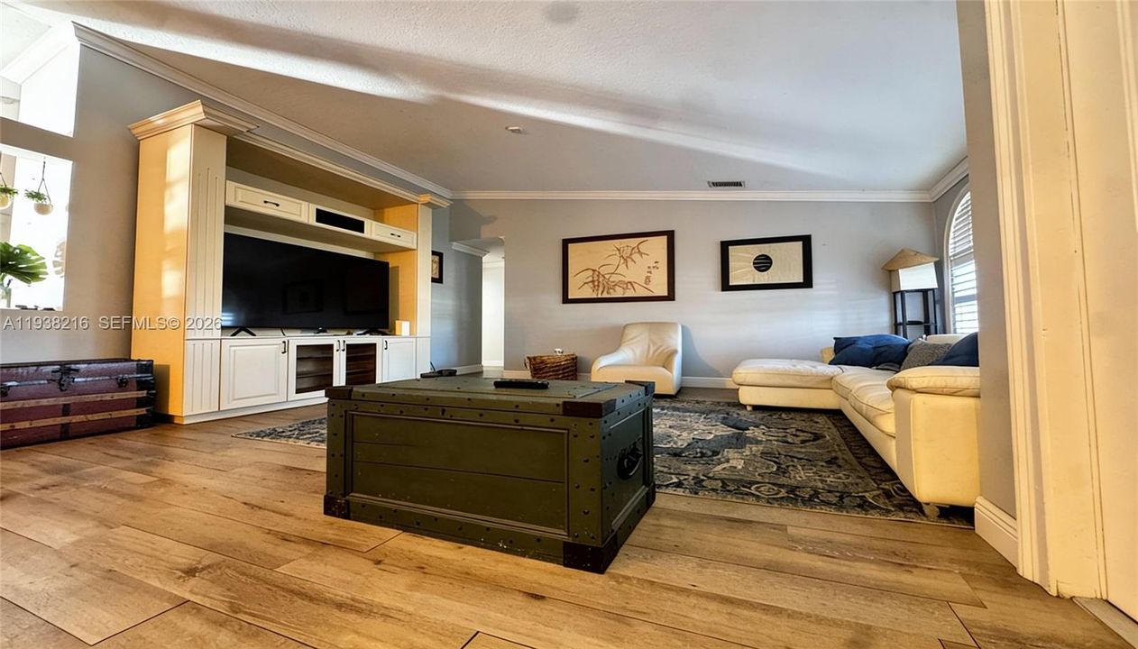 В аренду: $3,800 (3 спален, 2 ванн, 2057 Квадратных фут)