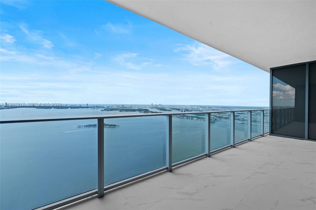 Active With Contract: $6,900 (1 beds, 2 baths, 0 Square Feet)