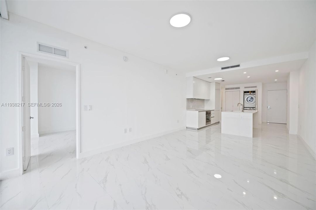 Active With Contract: $6,900 (1 beds, 2 baths, 0 Square Feet)