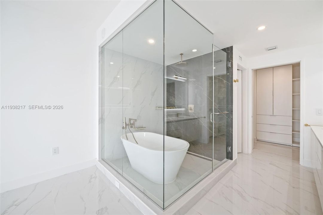 Active With Contract: $6,900 (1 beds, 2 baths, 0 Square Feet)