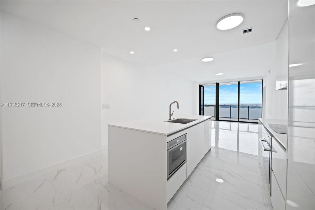 Active With Contract: $6,900 (1 beds, 2 baths, 0 Square Feet)