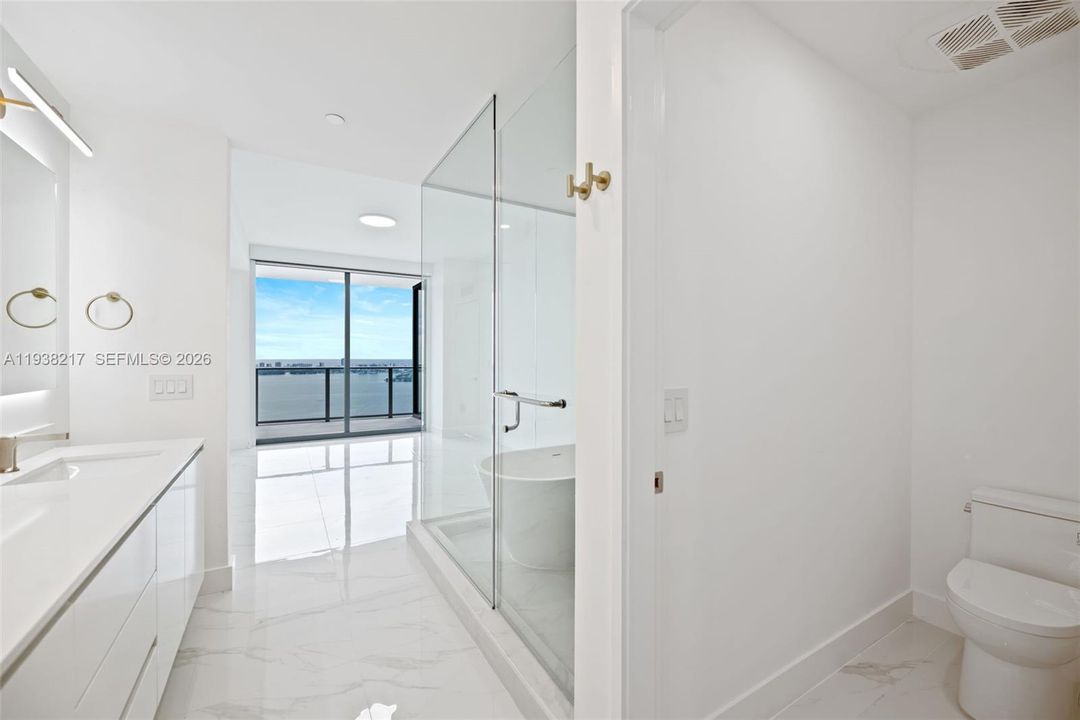 Active With Contract: $6,900 (1 beds, 2 baths, 0 Square Feet)