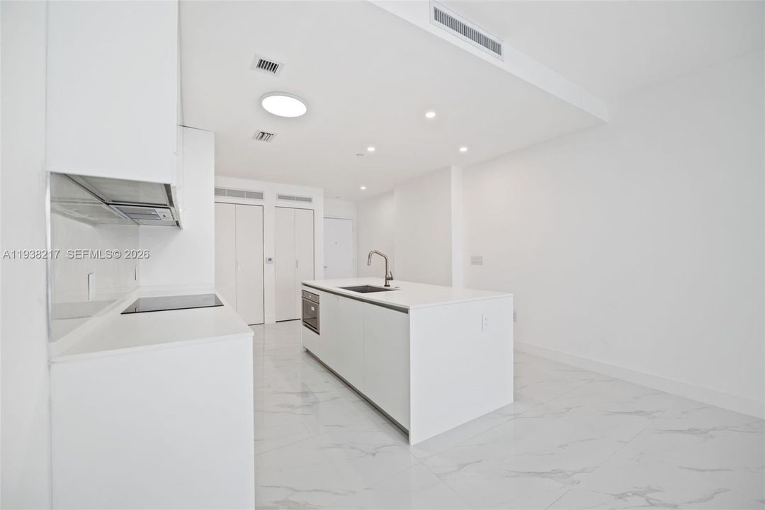 Active With Contract: $6,900 (1 beds, 2 baths, 0 Square Feet)