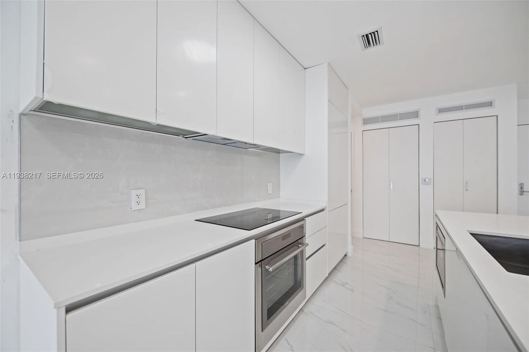 Active With Contract: $6,900 (1 beds, 2 baths, 0 Square Feet)
