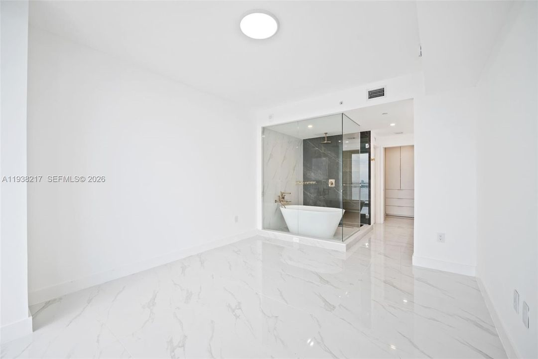 Active With Contract: $6,900 (1 beds, 2 baths, 0 Square Feet)