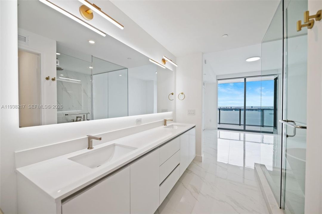 Active With Contract: $6,900 (1 beds, 2 baths, 0 Square Feet)