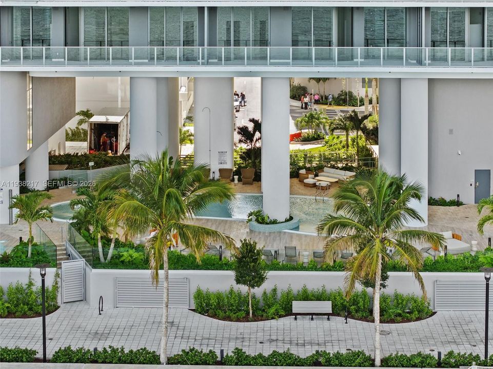 Active With Contract: $6,900 (1 beds, 2 baths, 0 Square Feet)