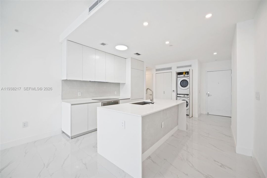 Active With Contract: $6,900 (1 beds, 2 baths, 0 Square Feet)