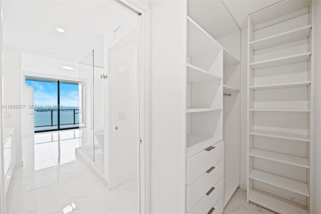 Active With Contract: $6,900 (1 beds, 2 baths, 0 Square Feet)