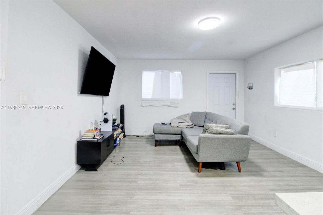 For Sale: $499,000 (3 beds, 2 baths, 1380 Square Feet)