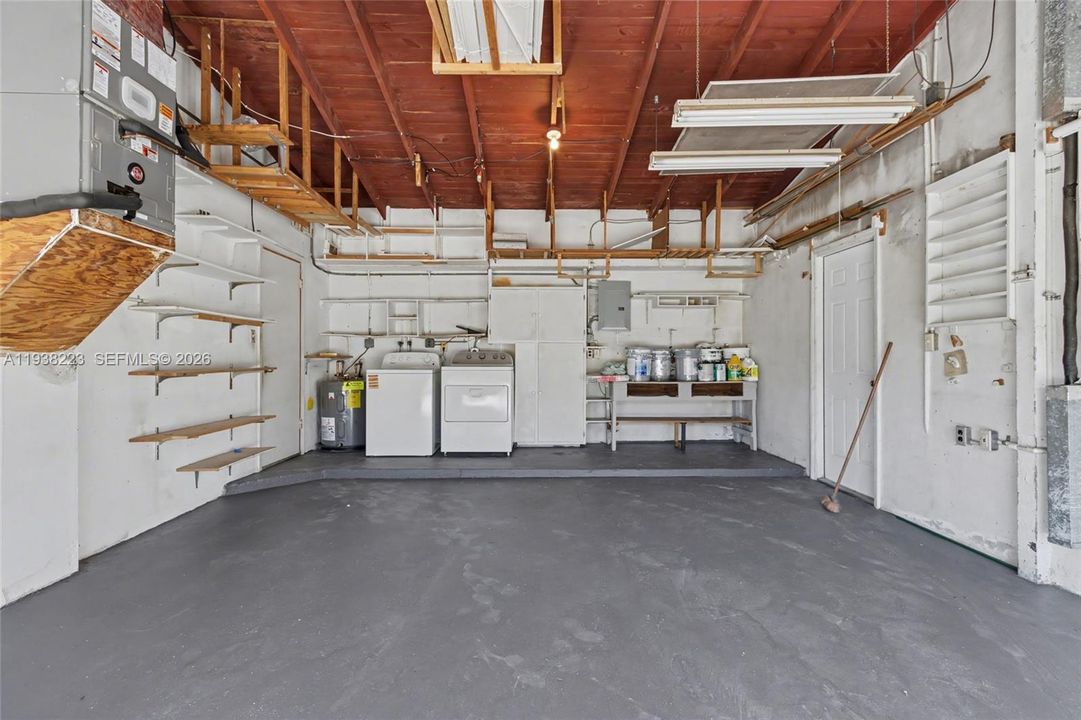 For Sale: $349,900 (2 beds, 1 baths, 950 Square Feet)