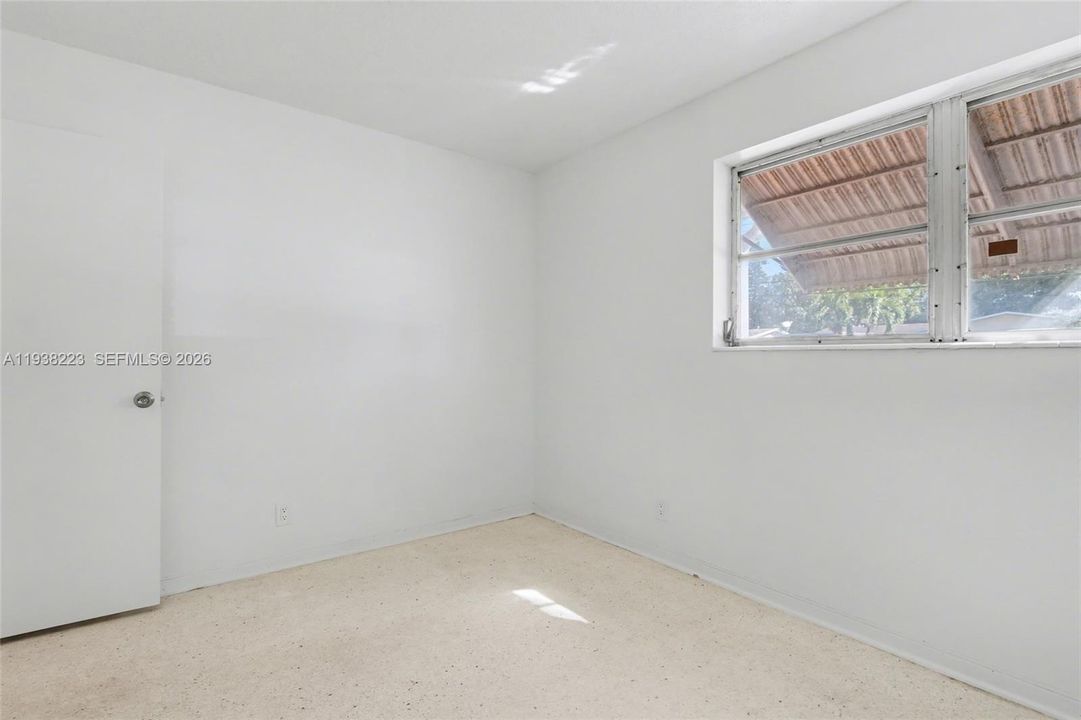 For Sale: $349,900 (2 beds, 1 baths, 950 Square Feet)