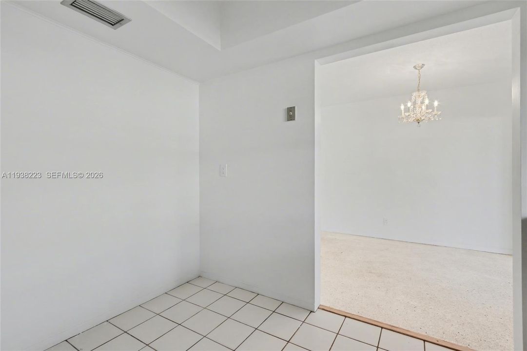 For Sale: $349,900 (2 beds, 1 baths, 950 Square Feet)