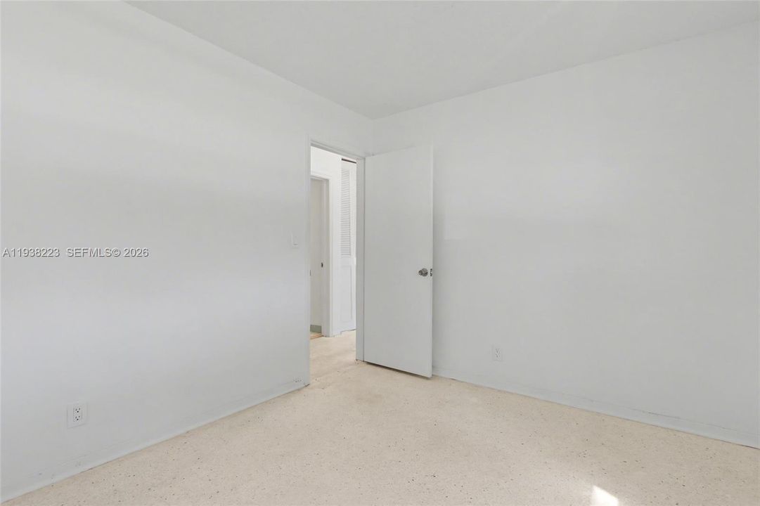 For Sale: $349,900 (2 beds, 1 baths, 950 Square Feet)