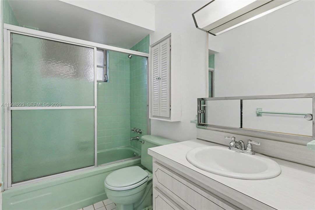 For Sale: $349,900 (2 beds, 1 baths, 950 Square Feet)