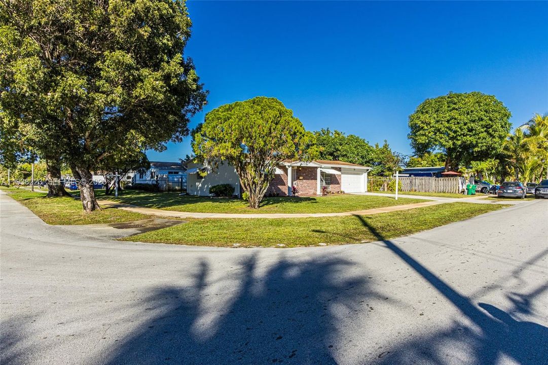 SHOWING LARGE CORNER LOT!