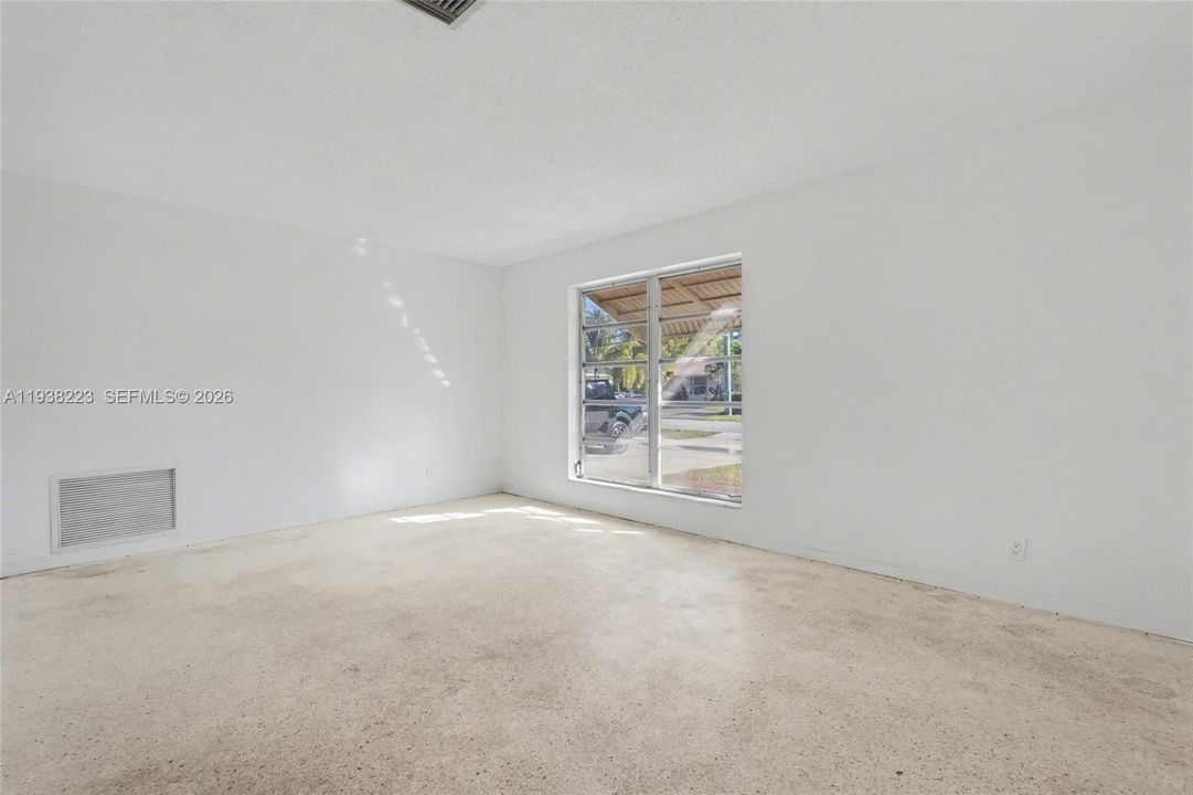 For Sale: $349,900 (2 beds, 1 baths, 950 Square Feet)
