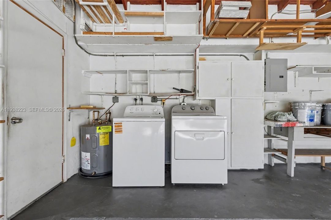 For Sale: $349,900 (2 beds, 1 baths, 950 Square Feet)