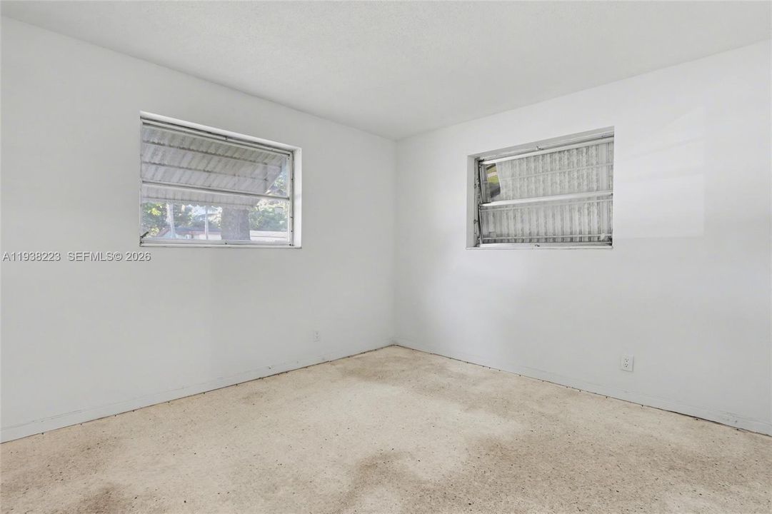 For Sale: $349,900 (2 beds, 1 baths, 950 Square Feet)