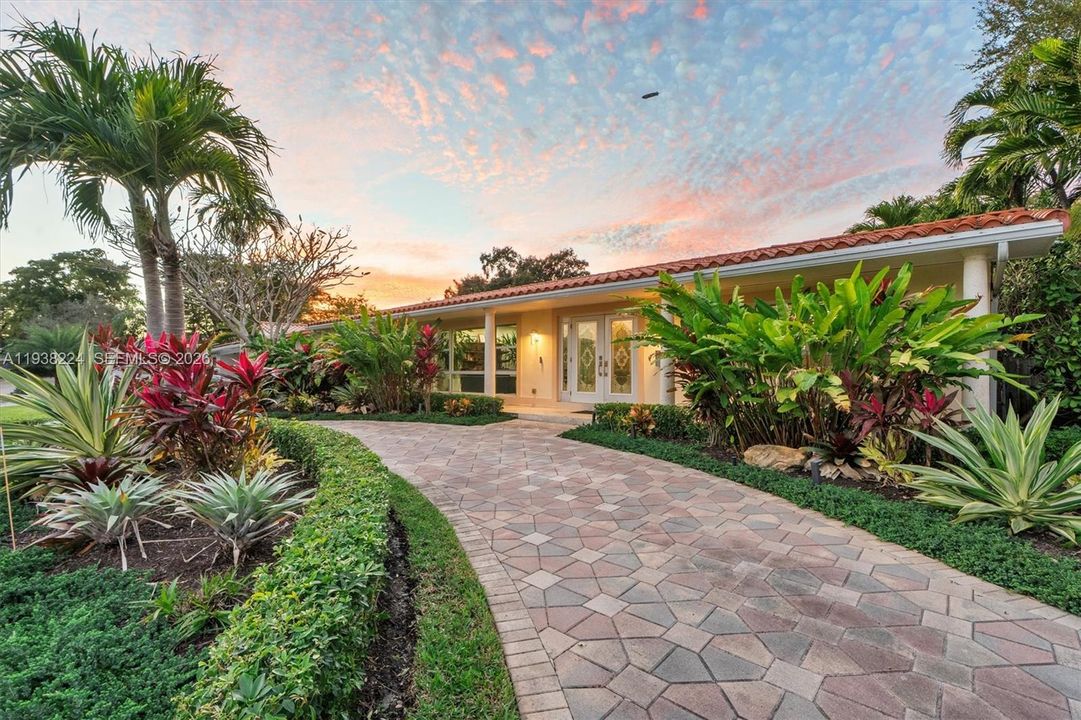 For Sale: $1,449,000 (3 beds, 3 baths, 2193 Square Feet)