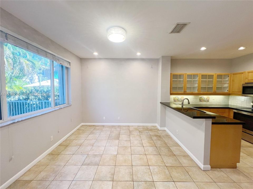 待售: $530,000 (3 贝兹, 2 浴室, 1695 平方英尺)