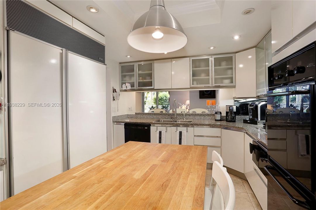 待售: $2,100,000 (2 贝兹, 2 浴室, 1760 平方英尺)