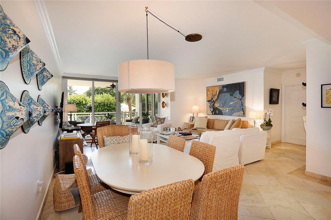 待售: $2,100,000 (2 贝兹, 2 浴室, 1760 平方英尺)