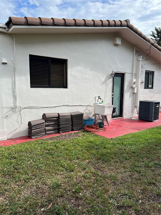 For Sale: $1,070,000 (3 beds, 2 baths, 1589 Square Feet)