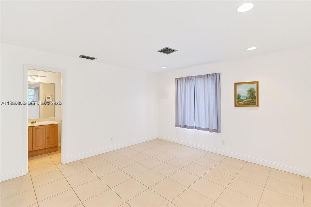 For Sale: $1,070,000 (3 beds, 2 baths, 1589 Square Feet)