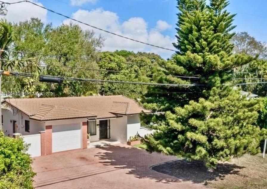 For Sale: $1,070,000 (3 beds, 2 baths, 1589 Square Feet)