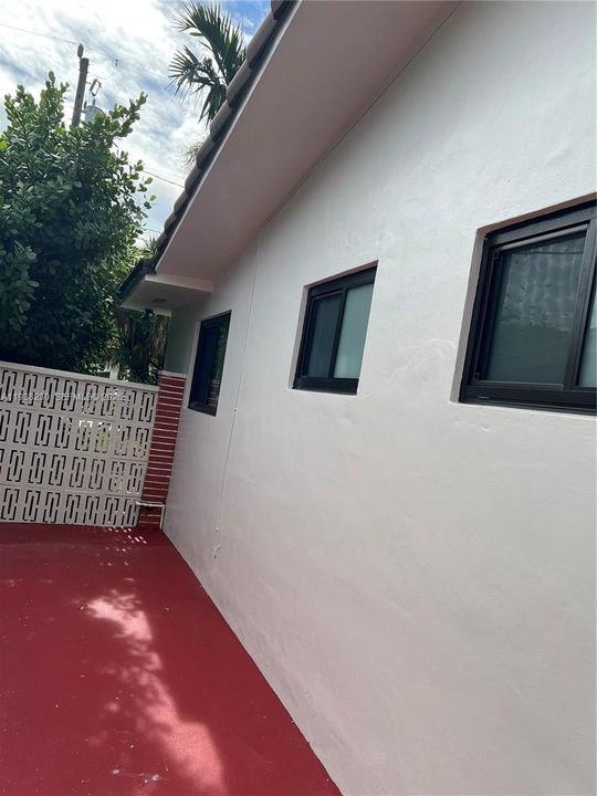 For Sale: $1,070,000 (3 beds, 2 baths, 1589 Square Feet)