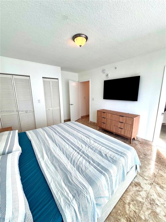 For Rent: $4,000 (2 beds, 2 baths, 1110 Square Feet)