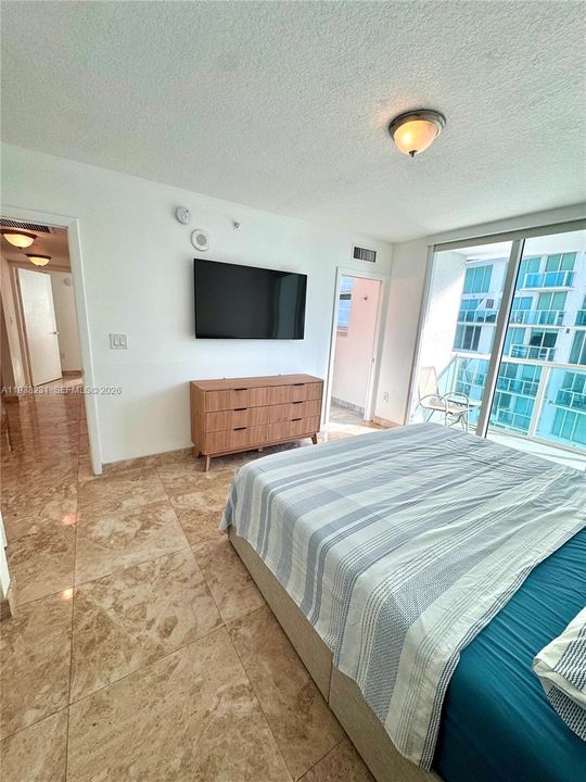 For Rent: $4,000 (2 beds, 2 baths, 1110 Square Feet)