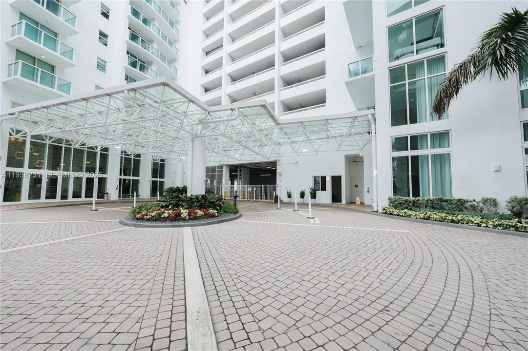 For Rent: $4,000 (2 beds, 2 baths, 1110 Square Feet)