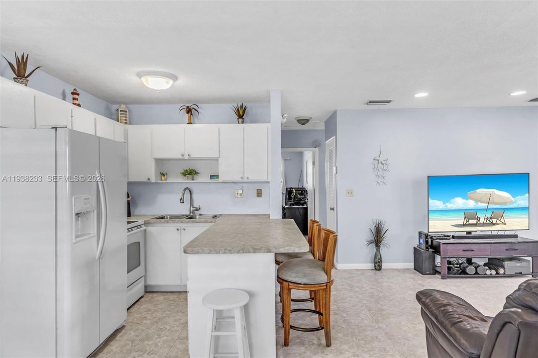 出租: $3,500 (2 贝兹, 2 浴室, 900 平方英尺)