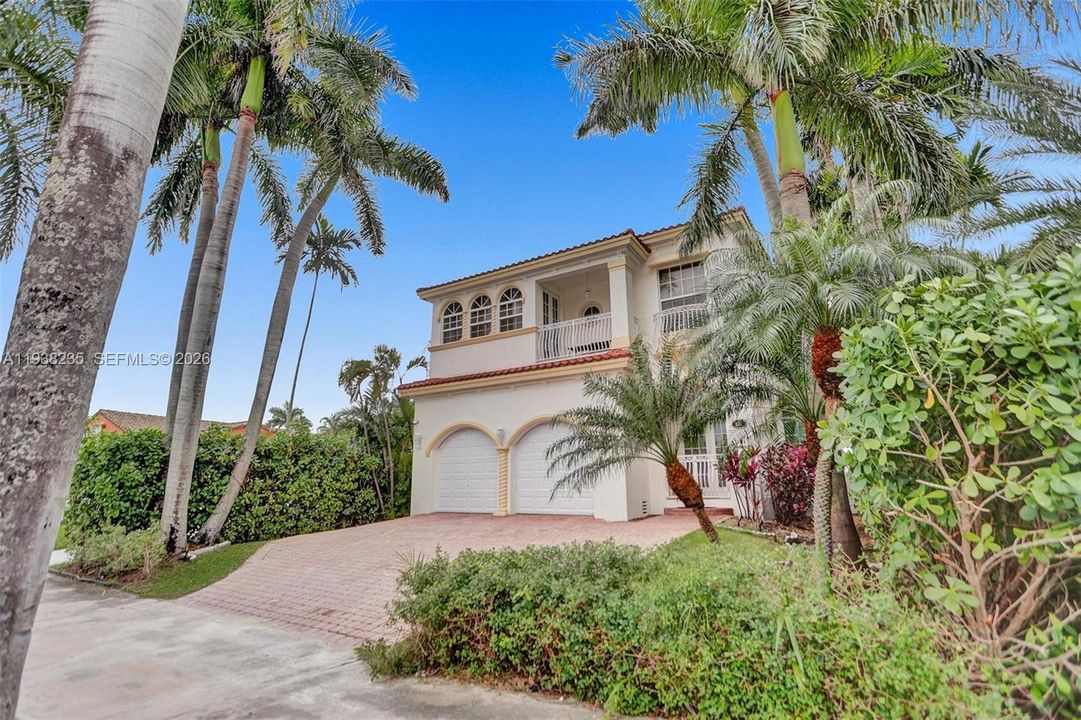 For Sale: $1,495,000 (4 beds, 4 baths, 3270 Square Feet)