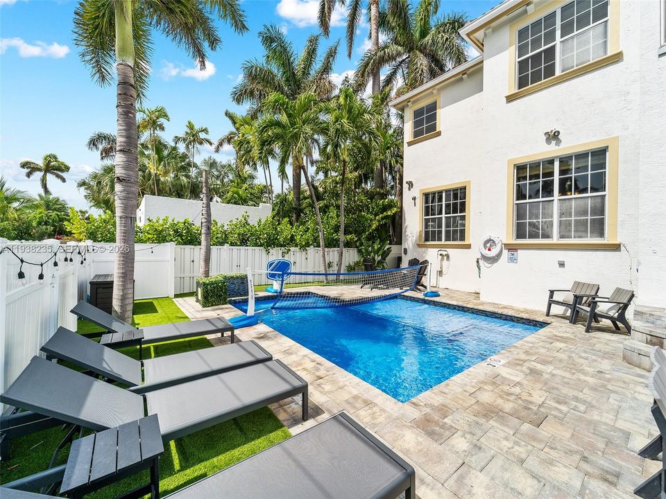 For Sale: $1,495,000 (4 beds, 4 baths, 3270 Square Feet)