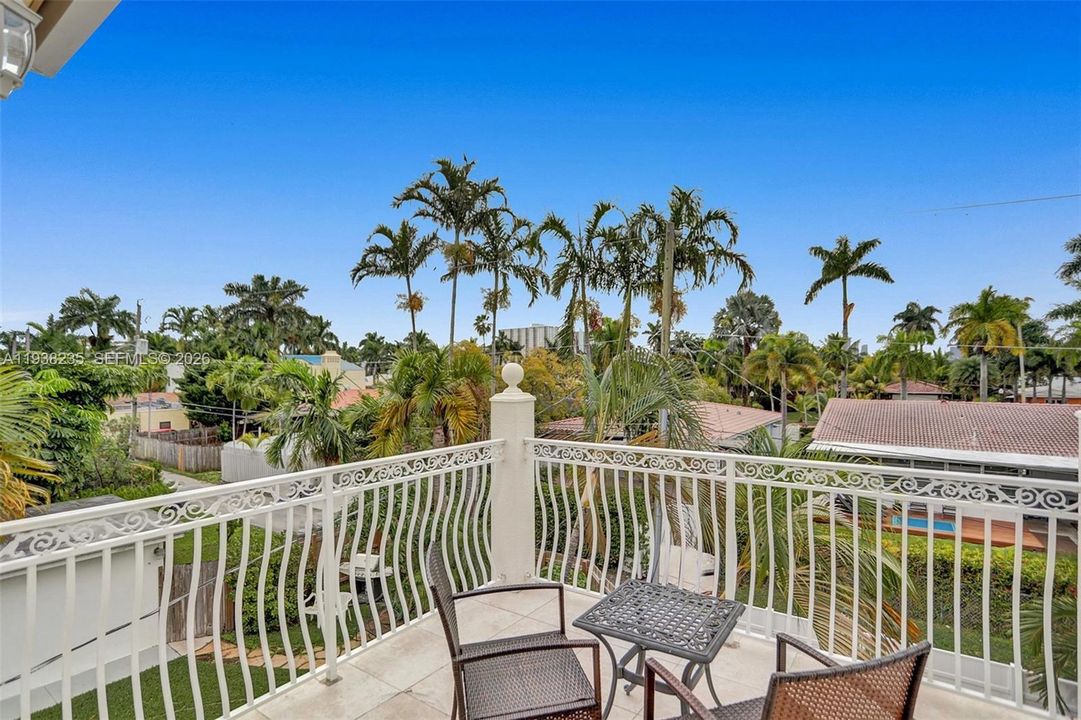 For Sale: $1,495,000 (4 beds, 4 baths, 3270 Square Feet)