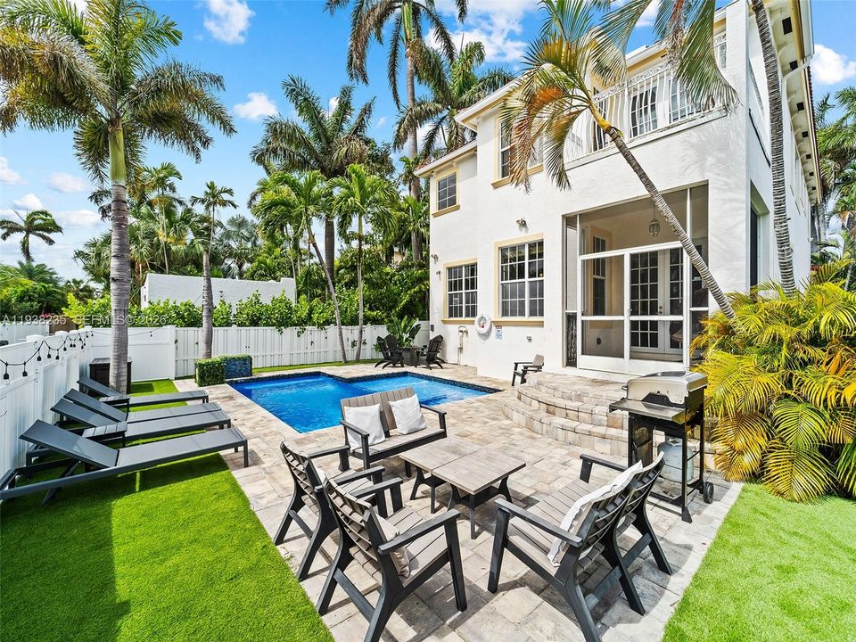 For Sale: $1,495,000 (4 beds, 4 baths, 3270 Square Feet)