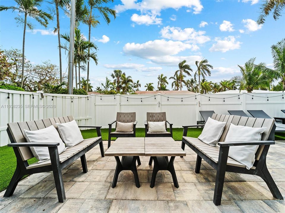 For Sale: $1,495,000 (4 beds, 4 baths, 3270 Square Feet)