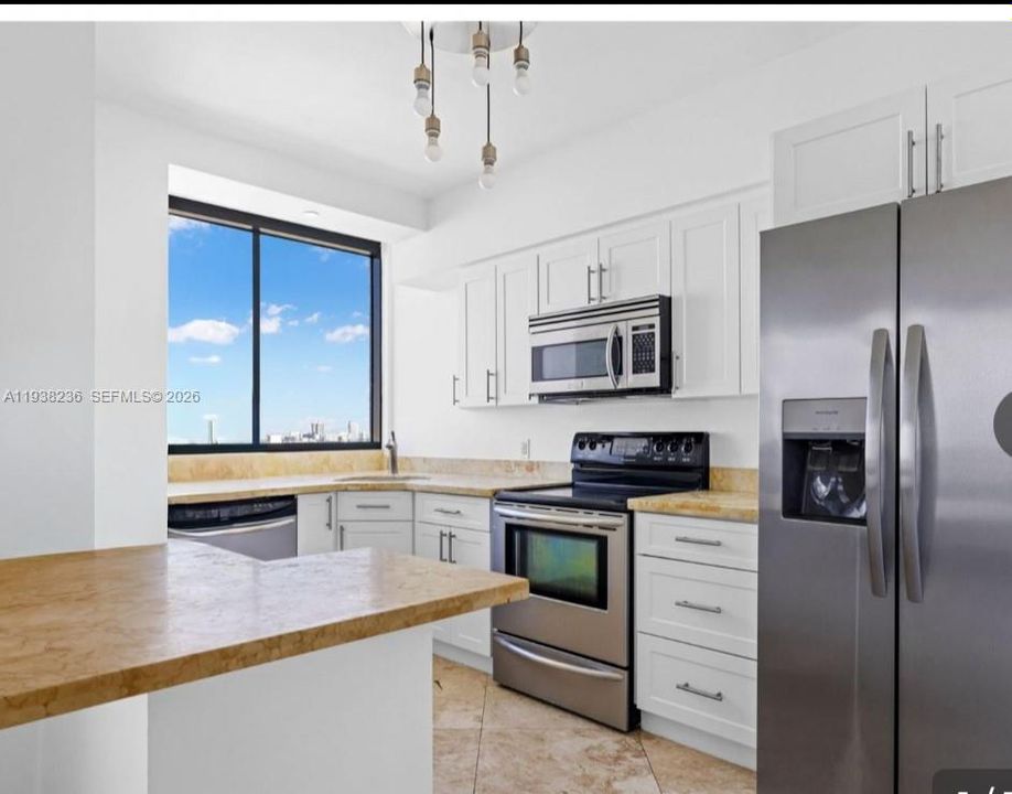 For Rent: $4,750 (2 beds, 2 baths, 1084 Square Feet)