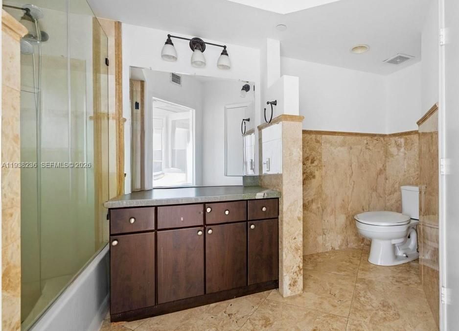 For Rent: $4,750 (2 beds, 2 baths, 1084 Square Feet)