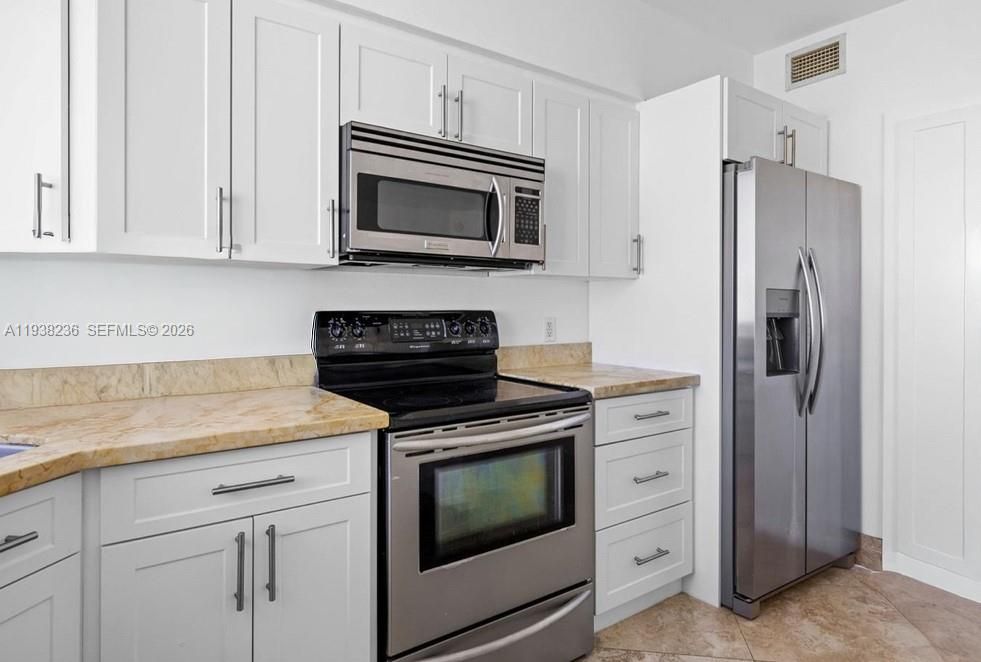 For Rent: $4,750 (2 beds, 2 baths, 1084 Square Feet)